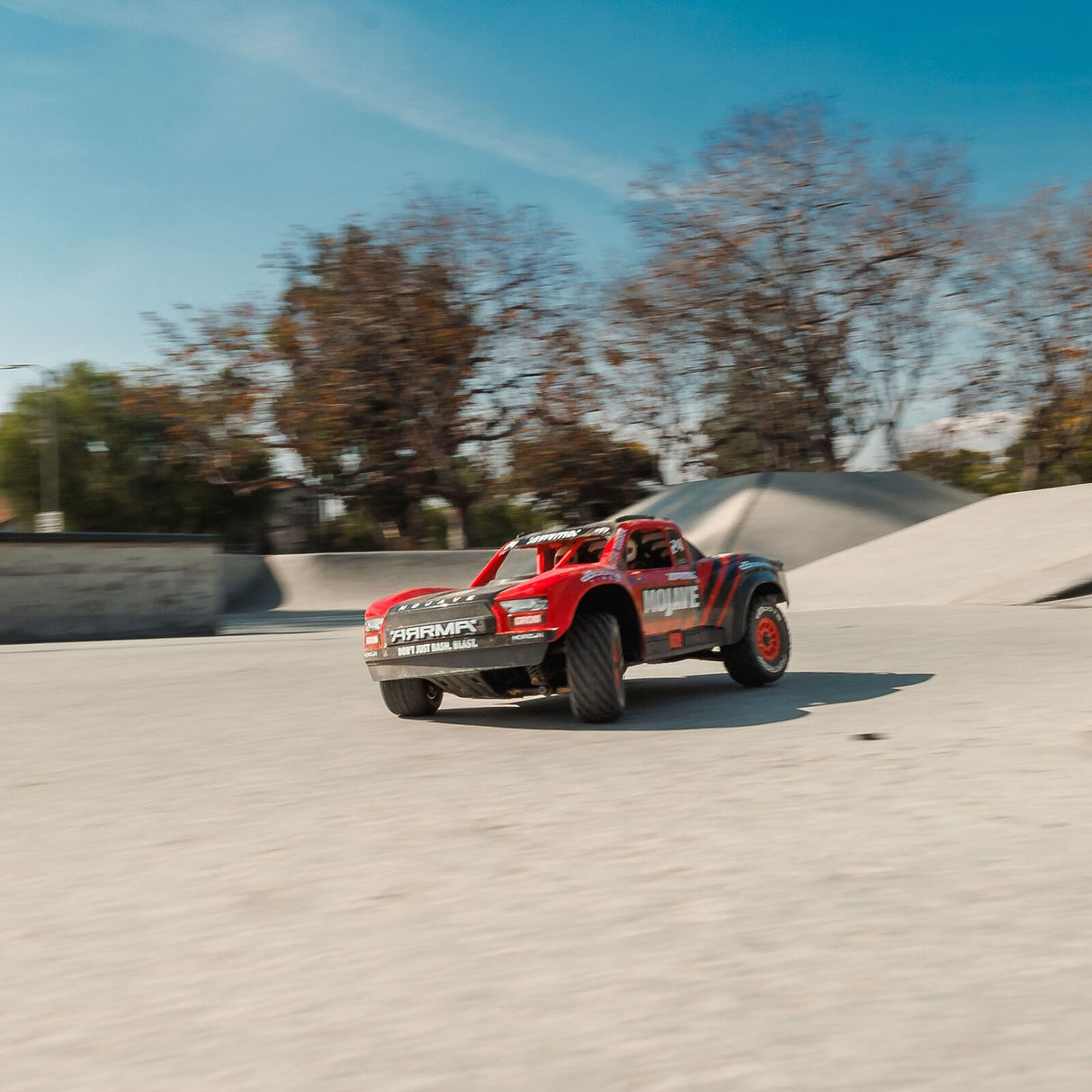 1/16 MOJAVE GROM 4X4 RTR Brushed Desert Truck (Battery & Charger Included), Red/Black