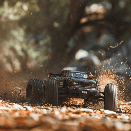 1/10 OUTCAST 4S 4X4 RTR Brushless Stunt Truck, Gun Metal